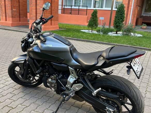 2016 Yamaha MT-07 (FZ-07), серый, 590000 рублей - вид 1