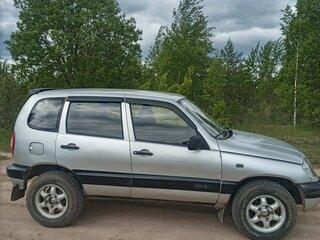 2005 Chevrolet Niva I, серебристый, 310000 рублей, вид 3