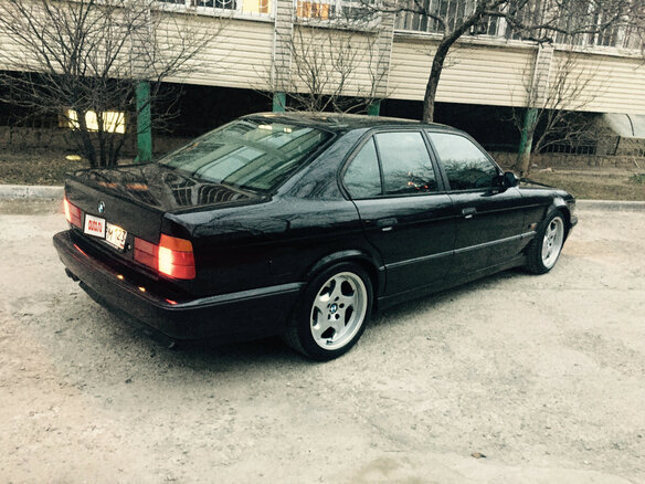 1990 BMW 5 серии 535i III (E34), чёрный - вид 4