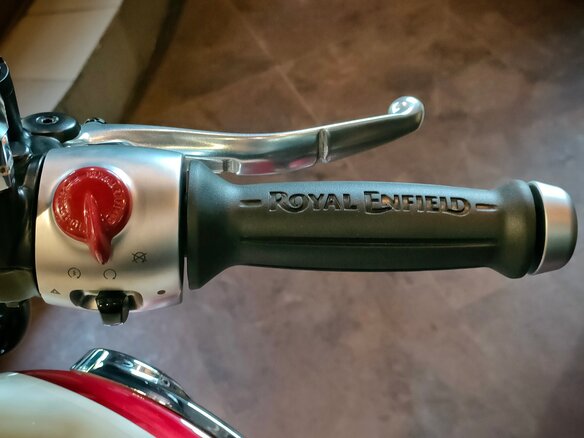 2026 Royal Enfield Super Meteor, красный, 792000 рублей - вид 23