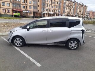 2020 Toyota Sienta II Рестайлинг, серый, 1410000 рублей, вид 4