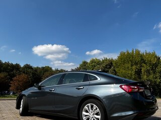 2018 Chevrolet Malibu IX Рестайлинг, серый, 1700000 рублей, вид 4