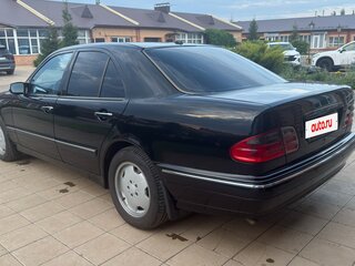 2000 Mercedes-Benz E-Класс 320 II (W210, S210) Рестайлинг, чёрный, 1340000 рублей, вид 5