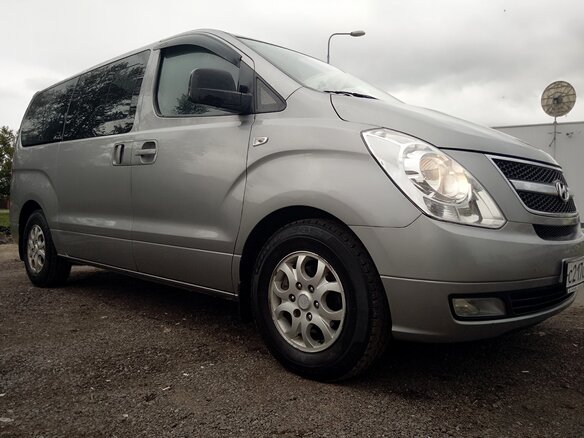 2011 Hyundai H-1 II, серебристый - вид 1