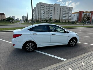 2015 Hyundai Solaris I Рестайлинг, белый, 800000 рублей, вид 3