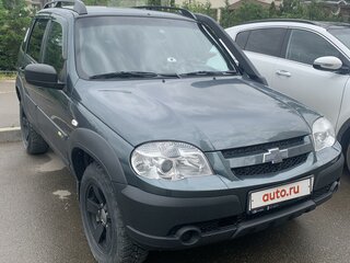 2017 Chevrolet Niva I Рестайлинг, серый, 775000 рублей, вид 2