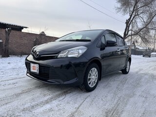 2015 Toyota Vitz III (XP130) Рестайлинг, чёрный, 1050000 рублей, вид 1