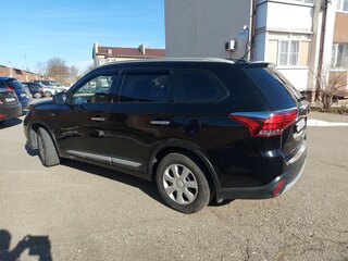 2016 Mitsubishi Outlander III Рестайлинг 2, чёрный, 1870000 рублей, вид 2