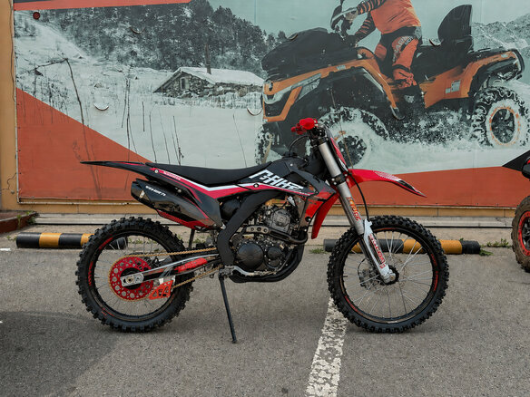 2026 XGZ SHR, красный, 190000 рублей