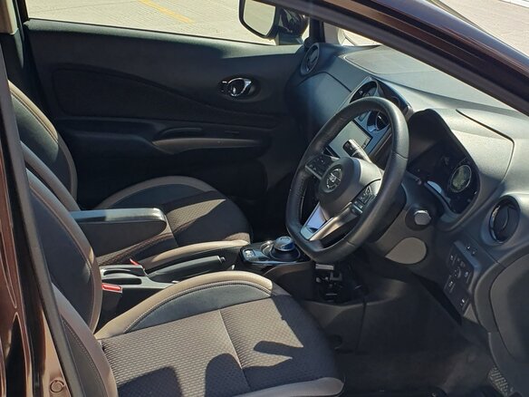 2018 Nissan Note e-Power II Рестайлинг, коричневый, 1515000 рублей - вид 16