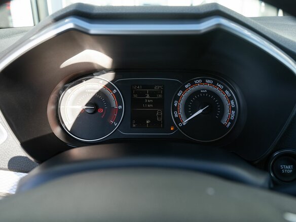 2026 Lada (ВАЗ) Vesta I Рестайлинг (NG), серый, 1705000 рублей - вид 14