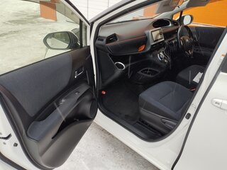2017 Toyota Sienta II, белый, 1650000 рублей, вид 3