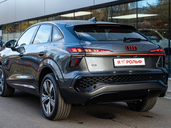 2026 Audi Q3 Sportback TFSI III (FJ), серый, 7499000 рублей - вид 4