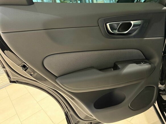 2026 Volvo XC60 II Рестайлинг 2, чёрный, 6650000 рублей - вид 33