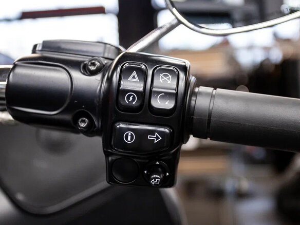 2018 Harley-Davidson Road Glide, серый, 1590000 рублей - вид 17