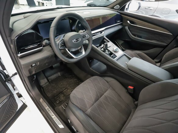 2026 Geely Monjaro I Рестайлинг, белый - вид 9