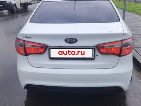 2013 Kia Rio 4-speed III, белый, 670000 рублей, вид 2