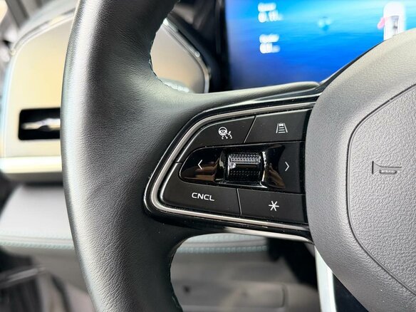 2025 Geely Monjaro (Xingyue L) I Рестайлинг (China Market), серый, 3350000 рублей - вид 18