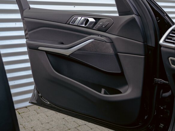 2022 BMW X5 40i IV (G05/G18), чёрный, 8295000 рублей - вид 12