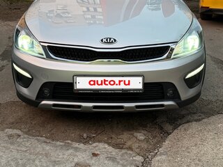 2019 Kia Rio X-Line IV, серебристый, 1590000 рублей, вид 2