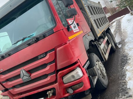 2020 Sinotruk Howo ZZ3327, красный, 2900000 рублей, вид 2