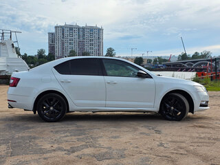2018 Skoda Octavia III (A7) Рестайлинг, белый, 1700000 рублей, вид 4