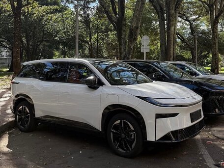 2026 Toyota bZ3X 67.9 kWh, белый, 2800000 рублей, вид 2