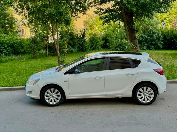 2012 Opel Astra J, белый - вид 24