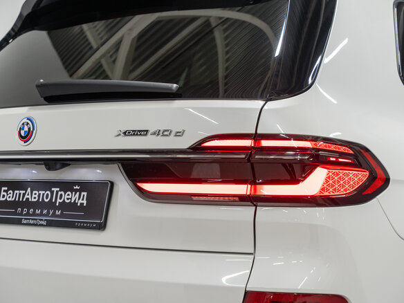 2023 BMW X7 40d I (G07) Рестайлинг, белый, 11590000 рублей - вид 7