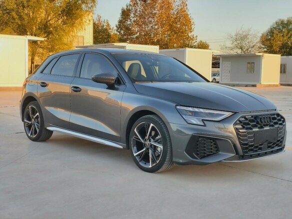 2023 Audi A3 Sportback 35 TFSI IV (8Y), серый, 2350000 рублей - вид 1