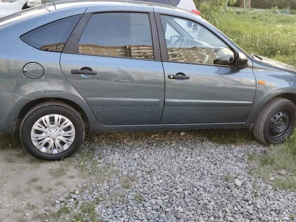 2014 Lada (ВАЗ) Granta I, серый, 450000 рублей - вид 2