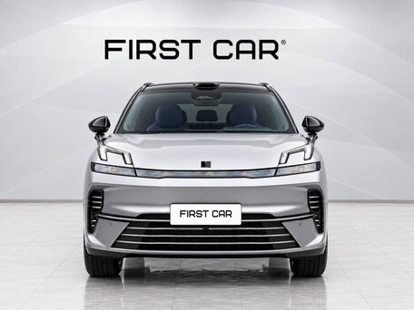 2026 Lynk & Co 08 EM-P 38.2 kWh I Рестайлинг, серебристый, 5490000 рублей, вид 1
