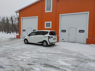 2017 Toyota Sienta II, белый, 1650000 рублей, вид 1