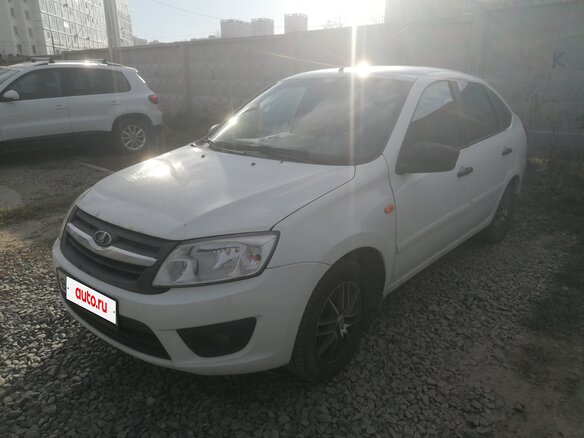 2015 Lada (ВАЗ) Granta I, белый, 195000 рублей