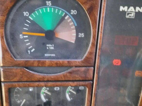 2000 MAN F 2000, красный, 1050000 рублей - вид 15