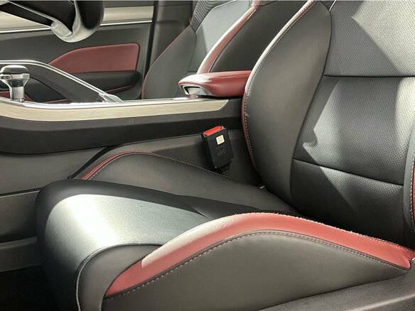 2023 Geely Coolray I, красный, 1853000 рублей - вид 13