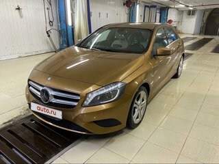 2013 Mercedes-Benz A-Класс 180 III (W176), бежевый, 1500000 рублей, вид 2