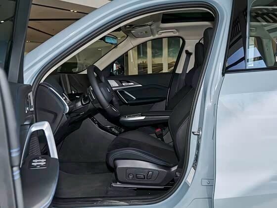 2025 BMW X1 Long 25Li xDrive III (U11/U12), белый, 5790000 рублей - вид 6