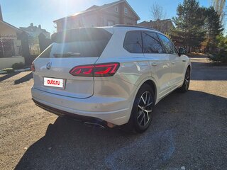 2019 Volkswagen Touareg III, белый, 4100000 рублей, вид 4
