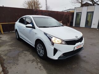 2021 Kia Rio IV Рестайлинг, белый, 1500000 рублей, вид 1