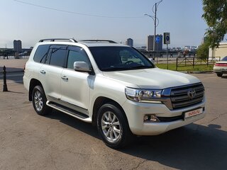 2016 Toyota Land Cruiser 200 Series Рестайлинг 2, белый, 11000000 рублей, вид 1
