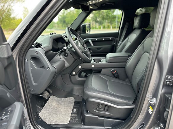 2022 Land Rover Defender 110 II, серый, 9800000 рублей - вид 10