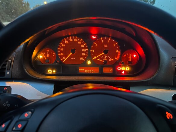 2002 BMW 3 серии Compact 318i IV (E46) Рестайлинг, серебристый, 700000 рублей - вид 19