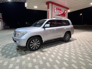 2011 Toyota Land Cruiser 200 Series, серебристый, 3000000 рублей, вид 1