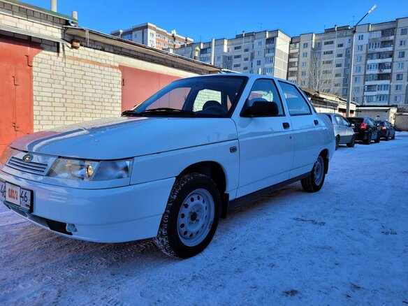 2012 Lada (ВАЗ) 2110 Богдан, белый - вид 1