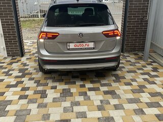 2019 Volkswagen Tiguan II, серый, 4200000 рублей, вид 3