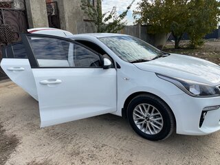 2020 Kia Rio IV, белый, 1550000 рублей, вид 2