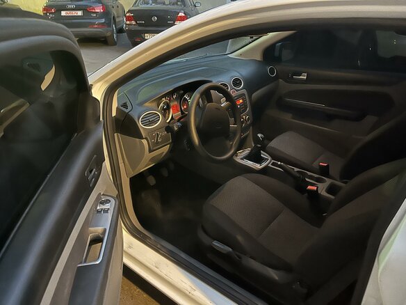 2010 Ford Focus II Рестайлинг, белый, 420000 рублей - вид 12