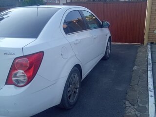2013 Chevrolet Aveo II, белый, 600000 рублей, вид 5