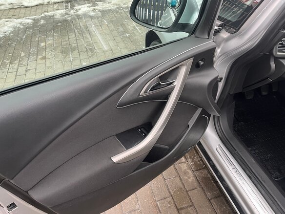 2010 Opel Astra J, серебристый, 640000 рублей - вид 9